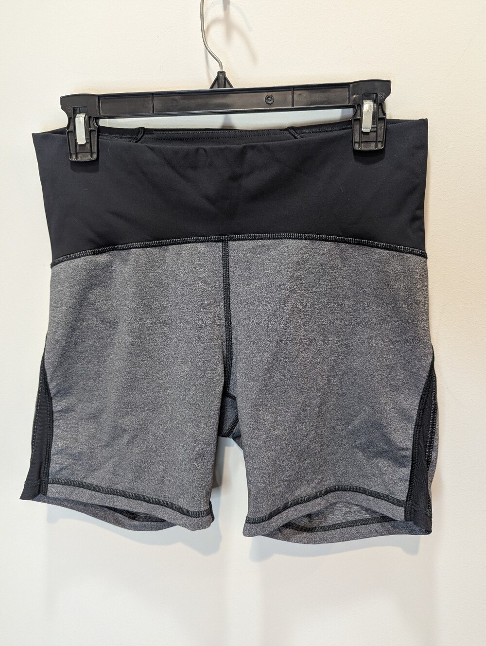 Lululemon Train Times 6" Inseam Bike Shorts Heathered Gray / Black Size 10 - Picture 3 of 7